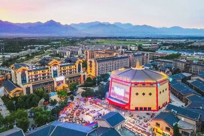 重磅|寧夏演藝集團(tuán)與漫葡小鎮(zhèn)戰(zhàn)略簽約，開(kāi)啟《賀蘭山盛典》發(fā)展新篇章——舞臺(tái)藝術(shù)造型策劃再升級(jí)